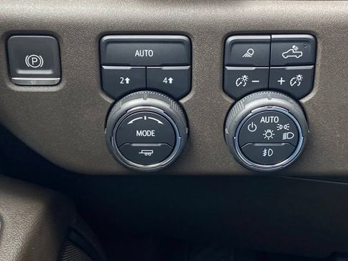 Used 2023 Chevrolet Silverado 1500 LTZ w/ LTZ Premium Package AWD/4WD image 19
