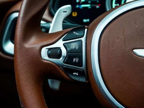 Used 2019 Aston Martin DB11 Volante RWD image 45