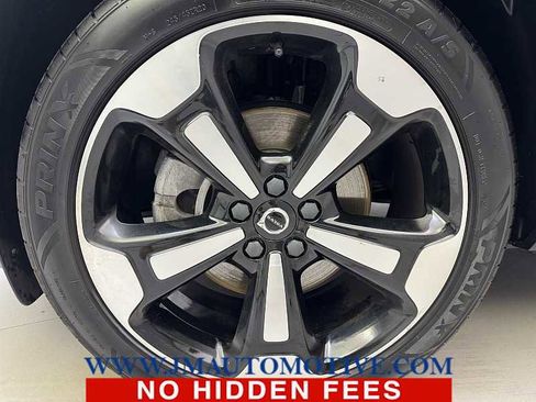 Used 2022 Volvo XC40 T5 Momentum w/ Climate Package image 9