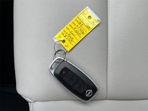 Used 2023 Nissan Rogue SL w/ SL Premium Package image 34