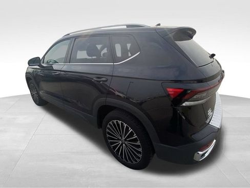 Used 2025 Volkswagen Taos SE FWD image 6