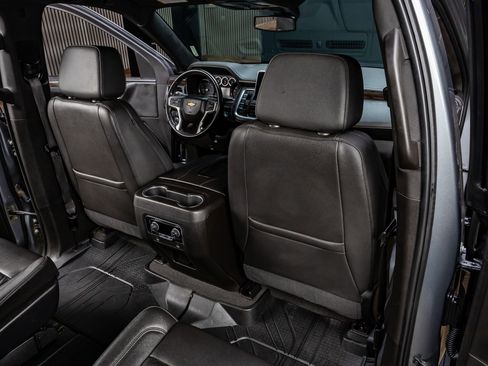 Used 2021 Chevrolet Suburban LT AWD/4WD image 28