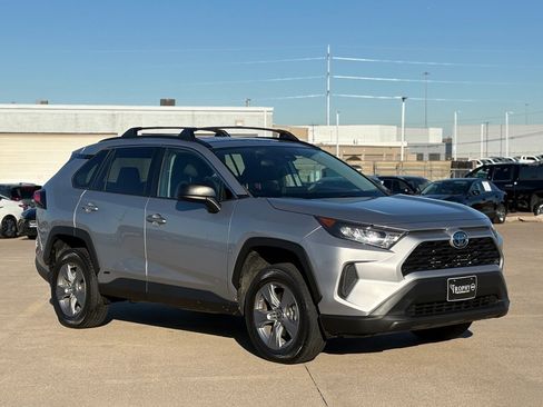 Used 2022 Toyota RAV4 LE image 5