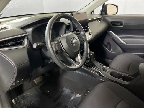 Used 2023 Toyota Corolla Cross LE image 9