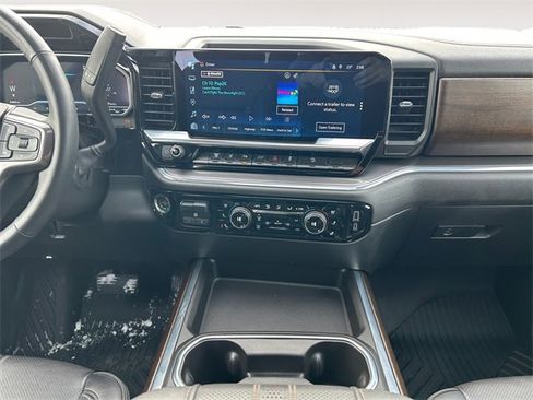 Used 2024 Chevrolet Silverado 2500 High Country w/ Technology Package image 11