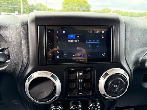 Used 2014 Jeep Wrangler Unlimited Rubicon w/ Connectivity Group AWD/4WD image 28