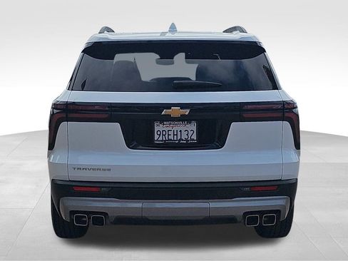 Used 2025 Chevrolet Traverse LT FWD image 4