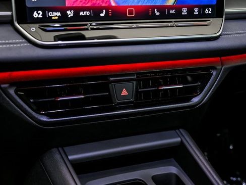 New 2026 Volkswagen Tiguan SE image 17