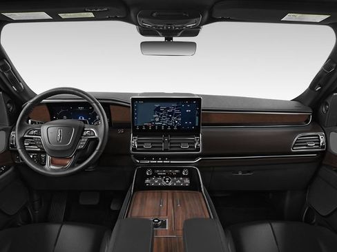 Used 2025 Lincoln Navigator L Reserve AWD/4WD image 3