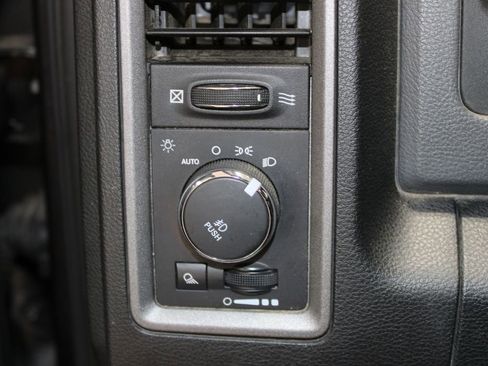 Used 2015 RAM 1500 Express RWD image 39