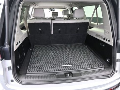Used 2024 Jeep Wagoneer L Series II w/ Flexible Seating Group RWD image 8