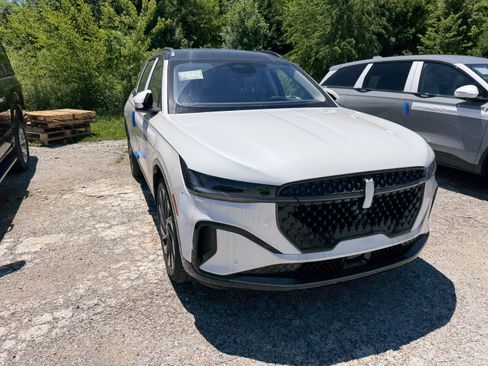 New 2026 Lincoln Nautilus Reserve w/ Jet Appearance Package AWD/4WD image 2