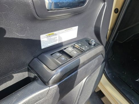 Used 2020 Toyota Tacoma TRD Off-Road image 13