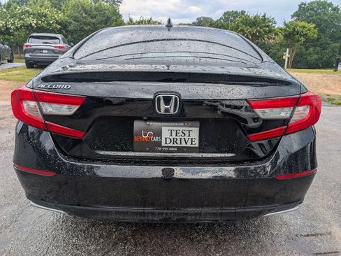 Used 2018 Honda Accord EX image 5
