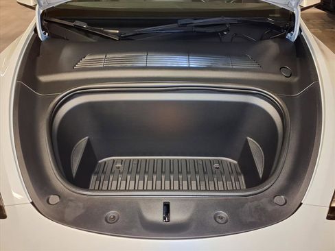 Used 2023 Tesla Model Y Performance image 27