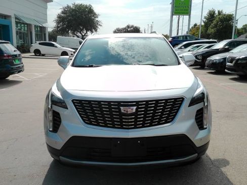 Used 2019 Cadillac XT4 Premium Luxury w/ Cold Weather Package FWD image 3