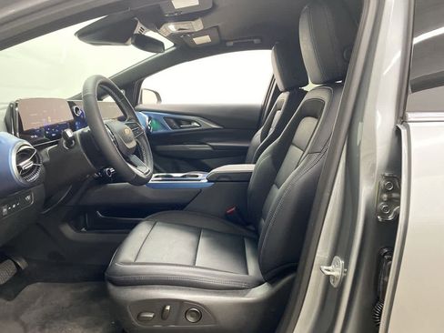 Used 2025 Chevrolet Equinox EV LT w/ Convenience Package image 13