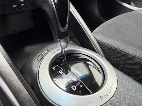 Used 2017 Hyundai Veloster FWD image 27