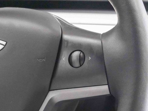 Used 2023 Tesla Model Y AWD image 18