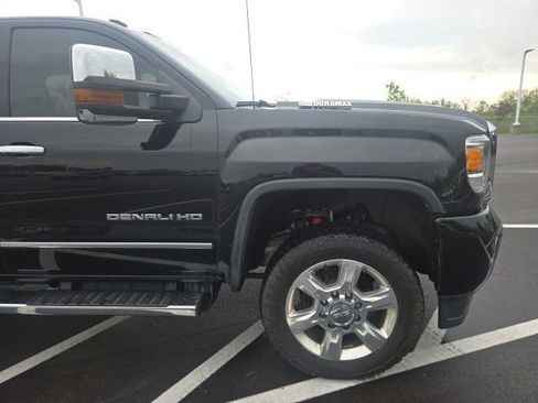 Used 2017 GMC Sierra 2500 Denali w/ Duramax Plus Package AWD/4WD image 5