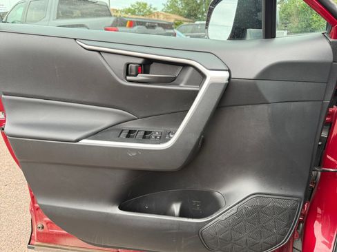Used 2025 Toyota RAV4 LE AWD/4WD image 13
