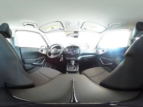 Used 2025 Kia Soul LX w/ LX Technology Package FWD image 39
