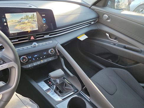 New 2025 Hyundai Elantra SEL image 10