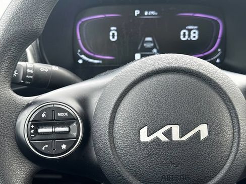 Used 2025 Kia Soul LX w/ LX Technology Package FWD image 24