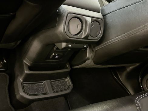 Used 2021 Jeep Wrangler Sahara image 28