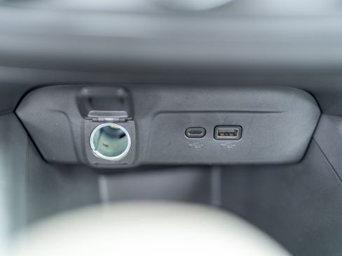Used 2025 Chevrolet Trax LS w/ LS Convenience Package FWD image 30