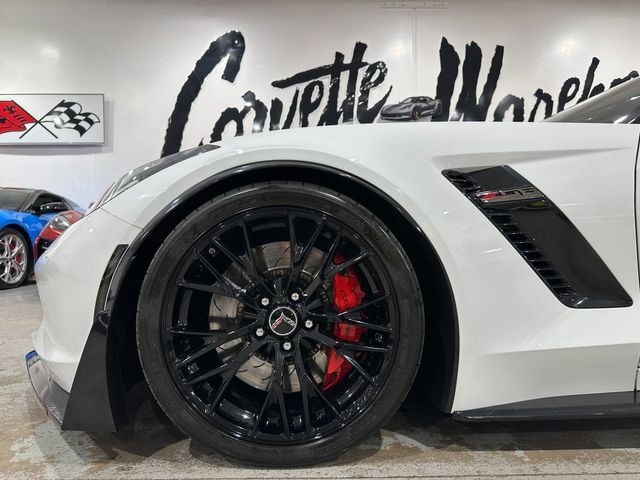 Used 2015 Chevrolet Corvette Z06 w/ 3LZ Preferred Equipment Group RWD image 21