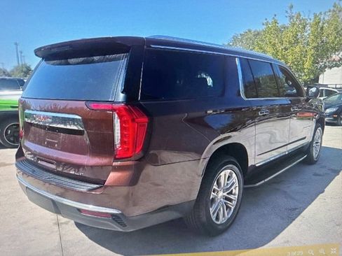 Used 2022 GMC Yukon XL SLT image 4
