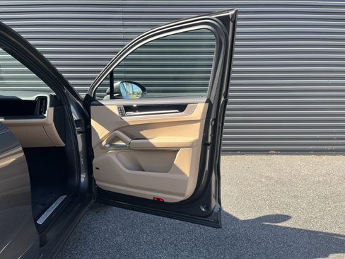 Certified 2025 Porsche Cayenne image 16