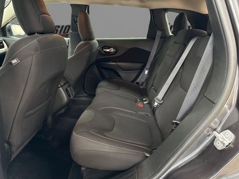 Used 2016 Jeep Cherokee Latitude w/ Cold Weather Group image 10