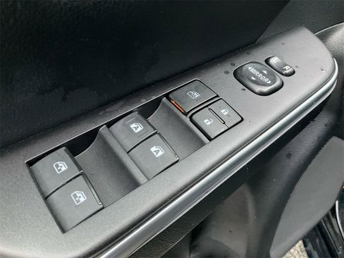 Used 2017 Toyota Camry XLE image 32