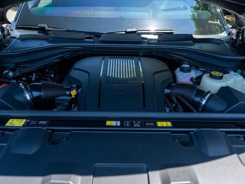 Used 2025 Land Rover Range Rover Autobiography AWD/4WD image 14