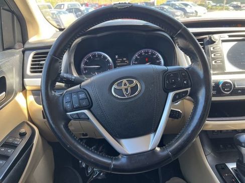 Used 2017 Toyota Highlander XLE FWD image 33