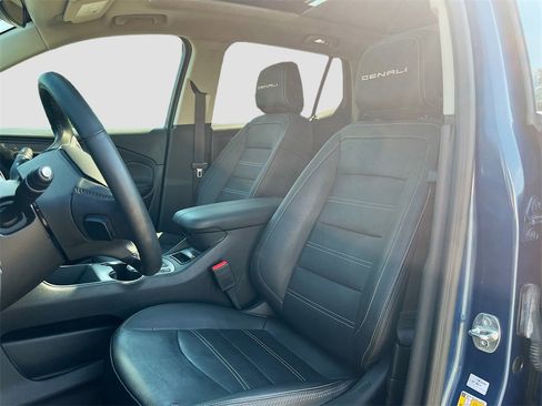 Used 2024 GMC Terrain Denali w/ Denali Premium Package image 22