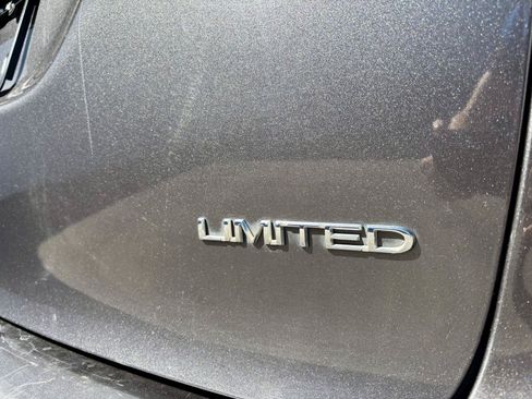 Used 2020 Chrysler Pacifica Limited FWD image 29