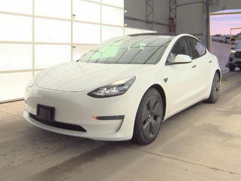 Used 2021 Tesla Model 3 Standard Range Plus RWD image 1