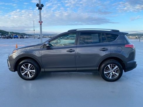 Used 2017 Toyota RAV4 XLE AWD/4WD image 5