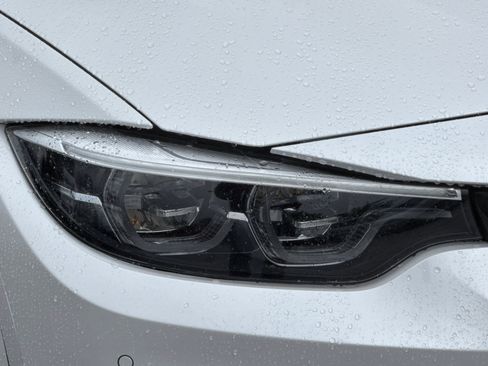 Used 2018 BMW M4 Convertible w/ Competition Package RWD image 10