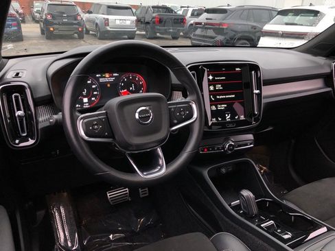 Used 2022 Volvo XC40 T5 R-Design w/ Advanced Package image 16