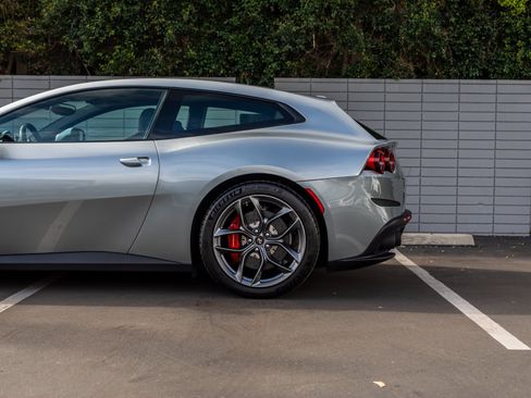 Used 2018 Ferrari GTC4Lusso T RWD image 24