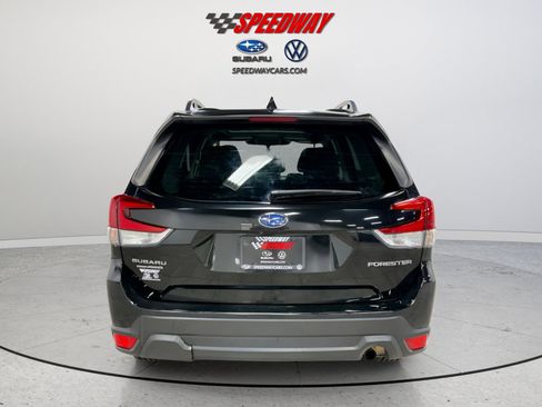 Used 2023 Subaru Forester Premium image 6