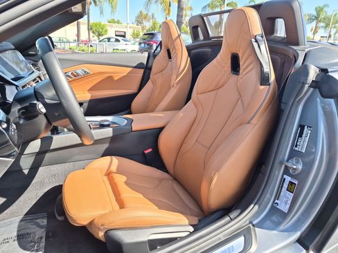 Used 2025 BMW Z4 M40i w/ Edition RWD image 16