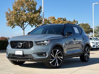 Certified 2022 Volvo XC40 T5 R-Design w/ Advanced Package video 2