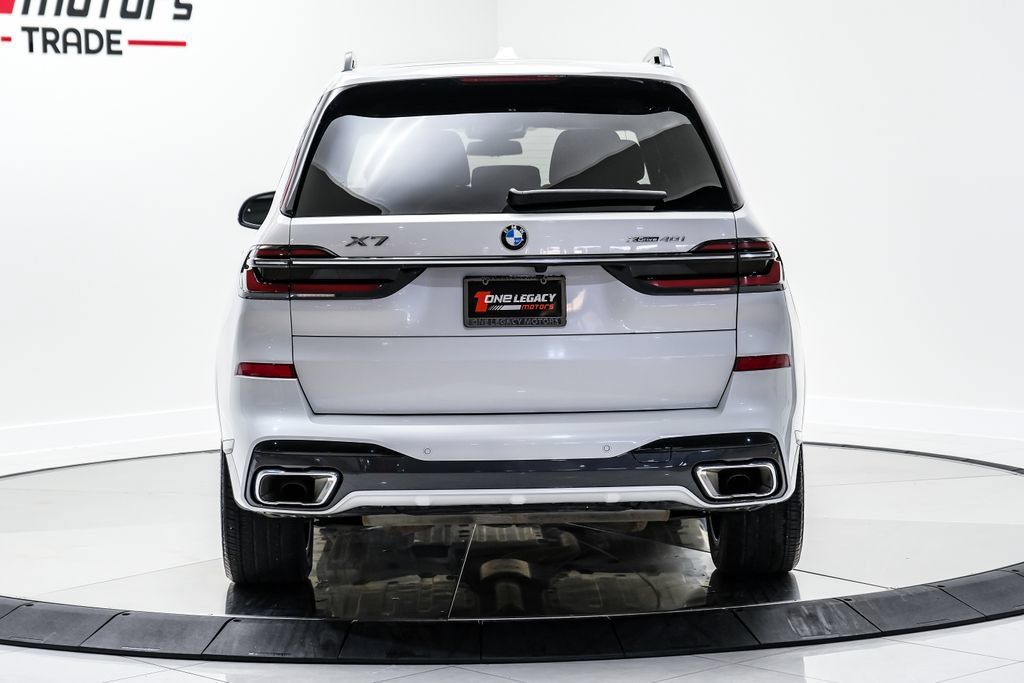Used 2025 BMW X7 xDrive40i AWD/4WD image 11
