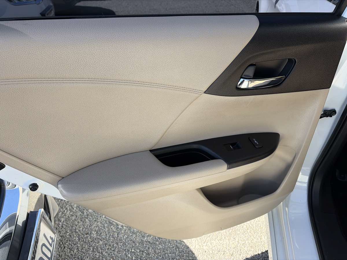Used 2017 Honda Accord Touring image 13
