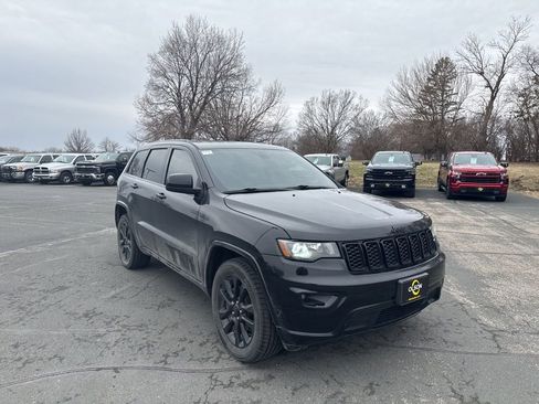 Used 2018 Jeep Grand Cherokee Altitude image 7